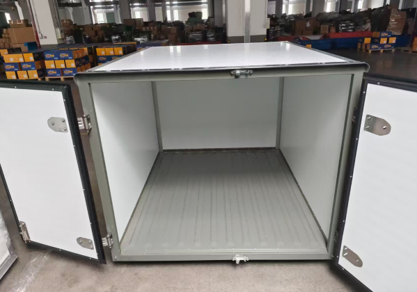 Urratsez urratseko gida: Nola muntatu Wholechaintech Universal Cargo Box